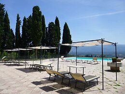 Scenic Apartment With Pool