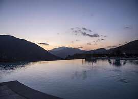 Scenic Apartment With Pool