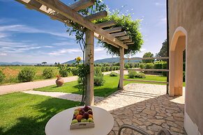 Tuscan Stay w/ Jacuzzi