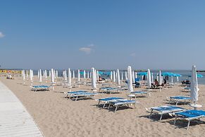 Apartment With Pool in Lido Delle Nazioni