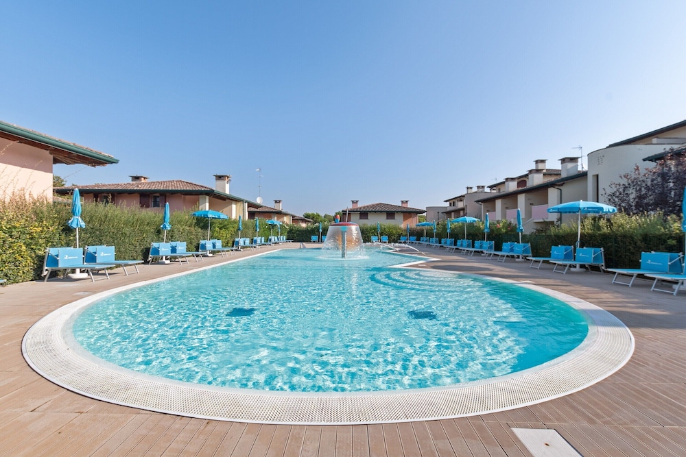Apartment With Pool in Lido Delle Nazioni