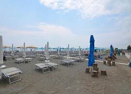 Nice Chalet with Terrace near Sea