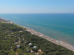 Chalet in Baia Domizia With Private Beach