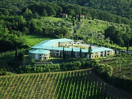 Apartment in Chianti With Shared Pool