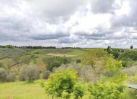 Apartment in Chianti With Shared Pool