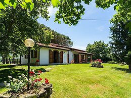 Charm Farmhouse With Pool