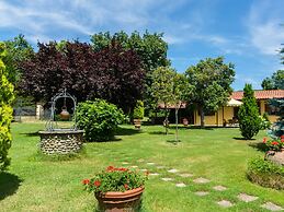 Charm Farmhouse With Pool