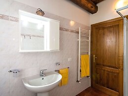 Charm Farmhouse With Pool