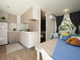 Chalet w/ Terrace & Pool