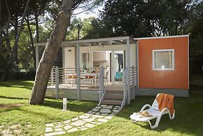 Chalet w/ Terrace & Pool