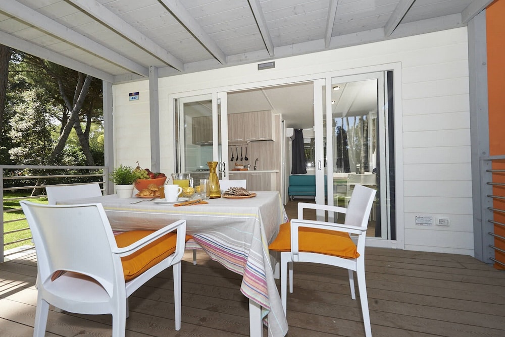 Chalet w/ Terrace & Pool