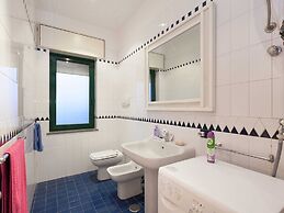 Cozy Holiday Home in Trecase With Balcony - Casa per Ferie