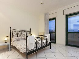 Cozy Holiday Home in Trecase With Balcony - Casa per Ferie