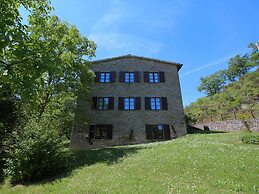 Farmhouse in Apecchio With Pool