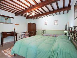 Farmhouse in Apecchio With Pool