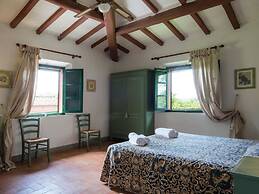 Spacious Tuscan Farmhouse