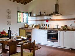 Spacious Tuscan Farmhouse