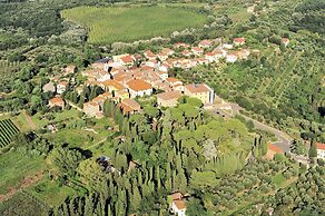 Spacious Tuscan Farmhouse