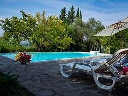 Spacious Tuscan Farmhouse