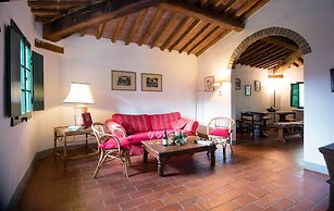 Spacious Tuscan Farmhouse