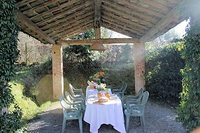 Spacious Tuscan Farmhouse