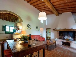 Spacious Tuscan Farmhouse