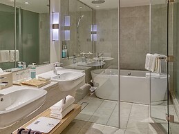 Novotel Suites Manila at Acqua