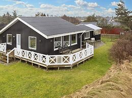 Exquisite Holiday Home in Løgstør near Sea