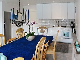 5 Star Holiday Home in Brattvag