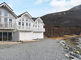 5 Star Holiday Home in Brattvag