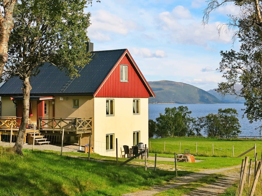 6 Person Holiday Home in Alsvag