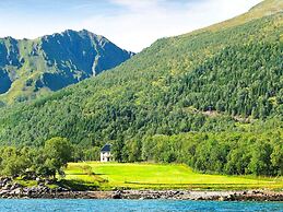 6 Person Holiday Home in Alsvag