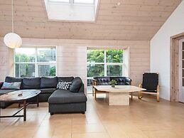 Panoramic Retreat by Water