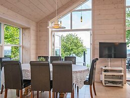 Panoramic Retreat by Water