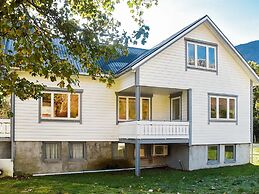 8 Person Holiday Home in Sæbø