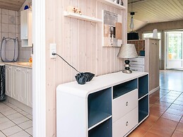 6 Person Holiday Home in Hemmet