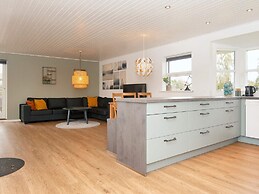 5 Person Holiday Home in Farvang