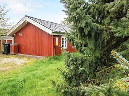 Pretty Cottage in Hemmet near Sea