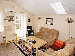 Pretty Cottage in Hemmet near Sea