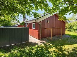 Pretty Cottage in Hemmet near Sea
