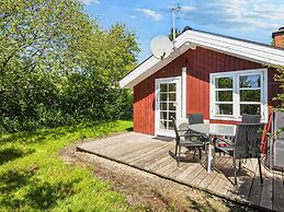 Pretty Cottage in Hemmet near Sea