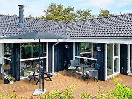 5 Star Holiday Home in Hals