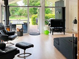5 Star Holiday Home in Hals