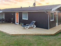 6 Person Holiday Home in Allingabro-by Traum