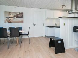6 Person Holiday Home in Allingabro-by Traum