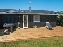 6 Person Holiday Home in Allingabro-by Traum