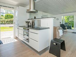 6 Person Holiday Home in Allingabro-by Traum