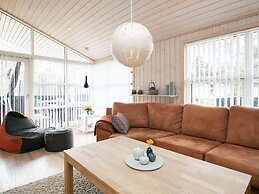 5 Star Holiday Home in Hals