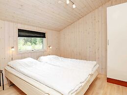 5 Star Holiday Home in Hals