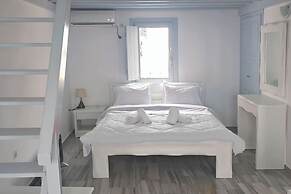 Phaos Santorini Suites
